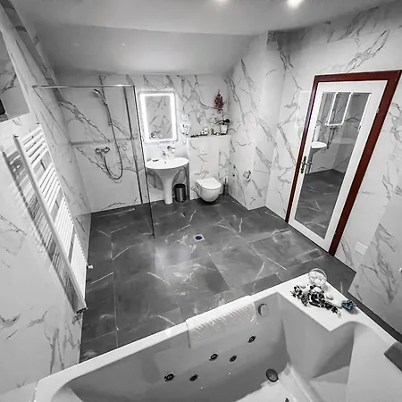 Hotel Laktasi 4*