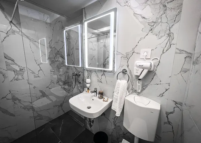 Hotel Laktasi Hotell 4*